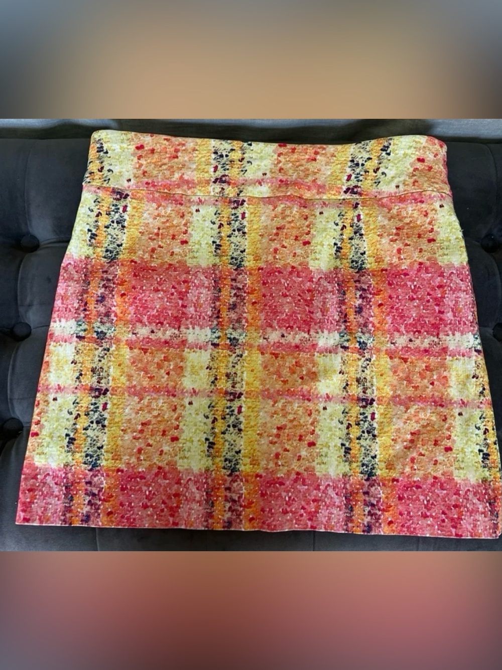 Attyre skort features a colorful plaid tweed pattern Size 6